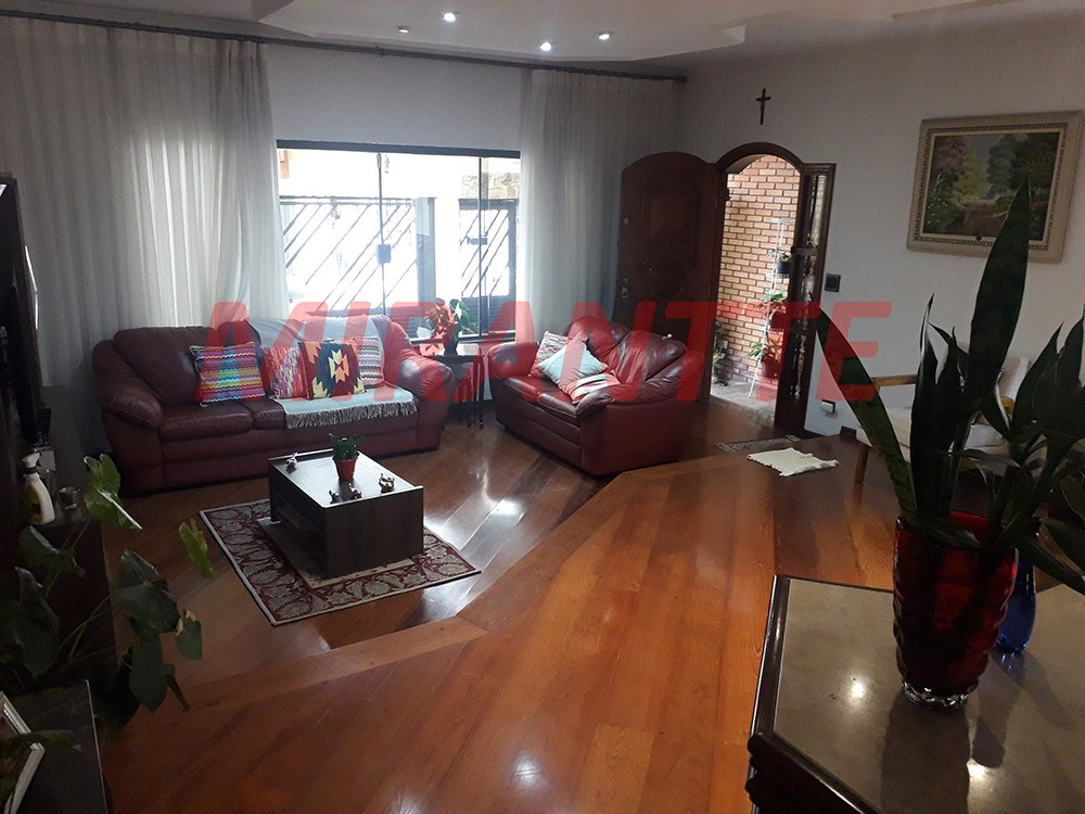 Sobrado de 235m² com 4 quartos em Bortolândia