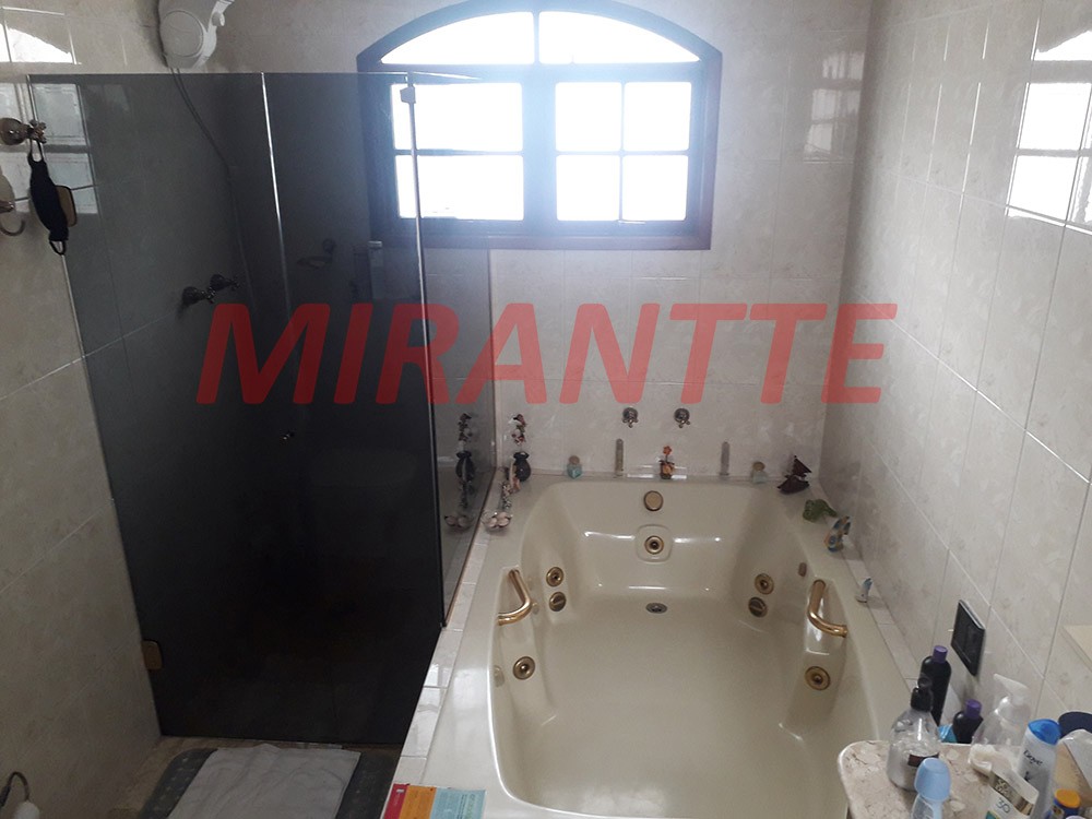 Sobrado de 235m² com 4 quartos em Bortolândia