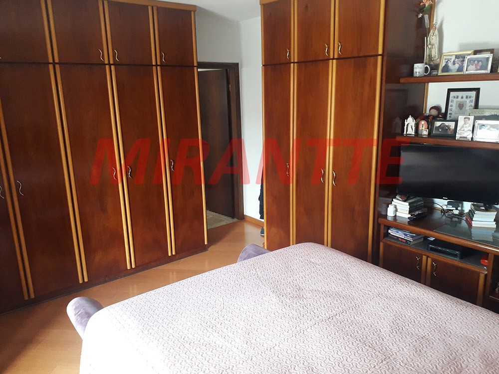 Sobrado de 235m² com 4 quartos em Bortolândia