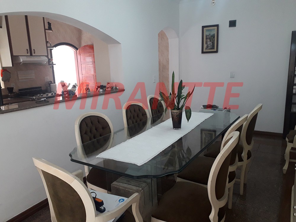 Sobrado de 235m² com 4 quartos em Bortolândia