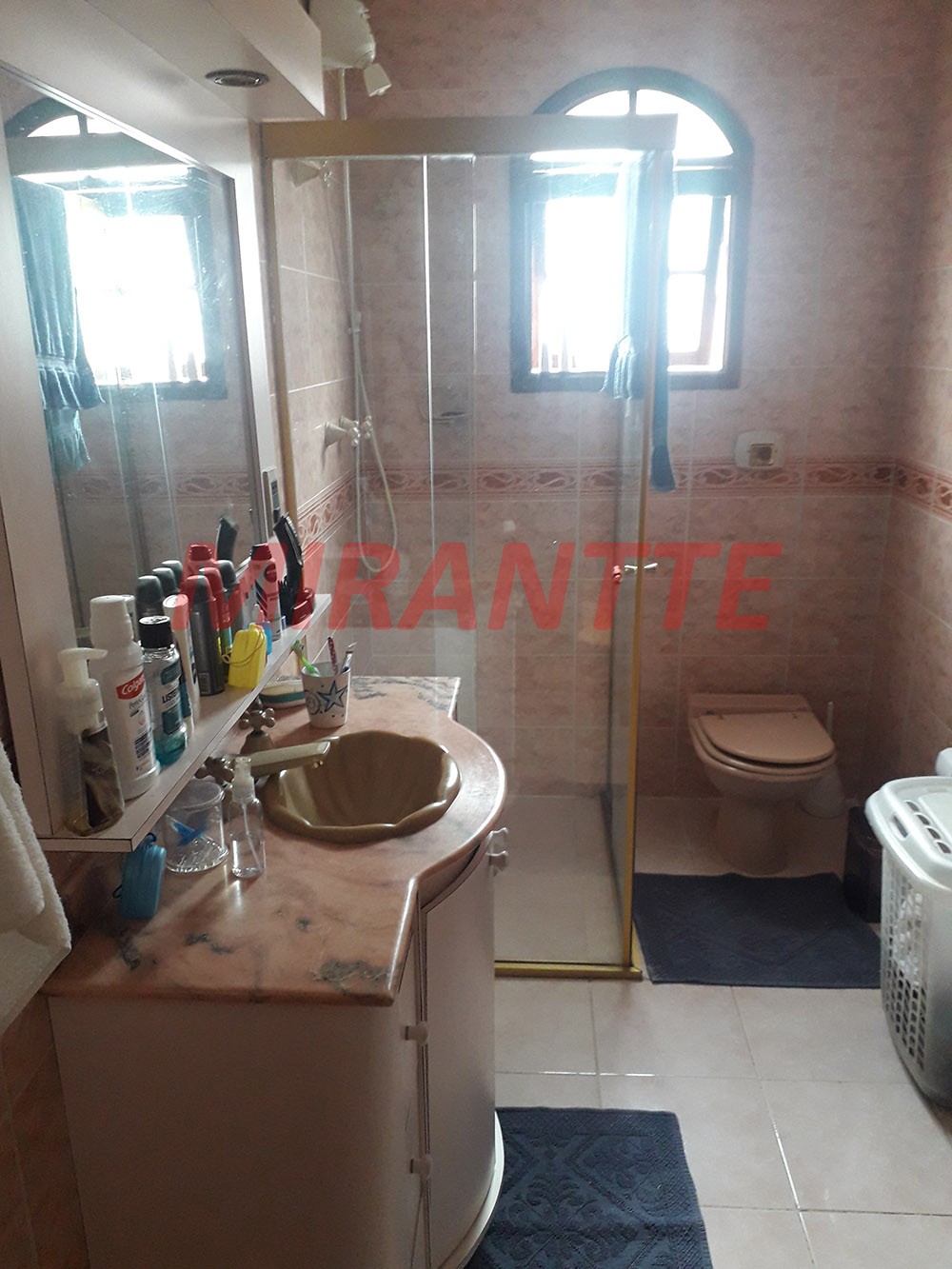 Sobrado de 235m² com 4 quartos em Bortolândia
