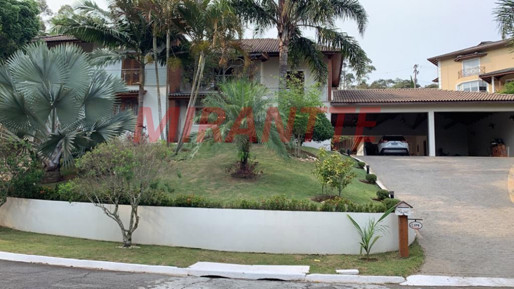 Sobrado de 704m² com 5 quartos em Serra da Cantareira