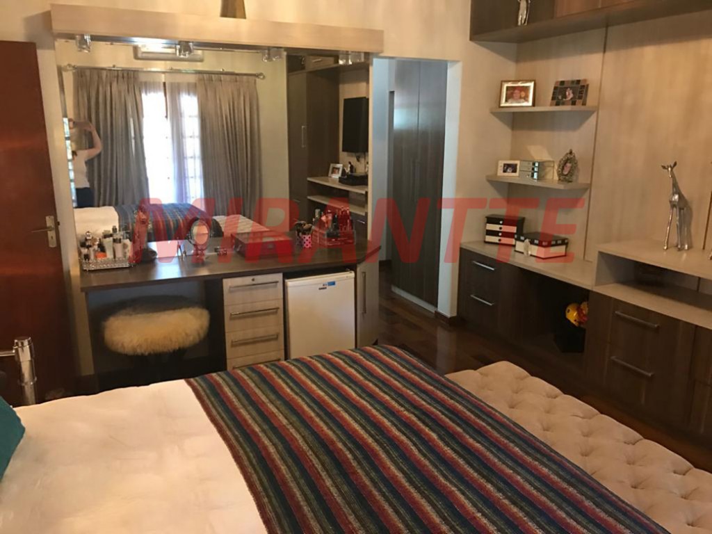 Sobrado de 704m² com 5 quartos em Serra da Cantareira