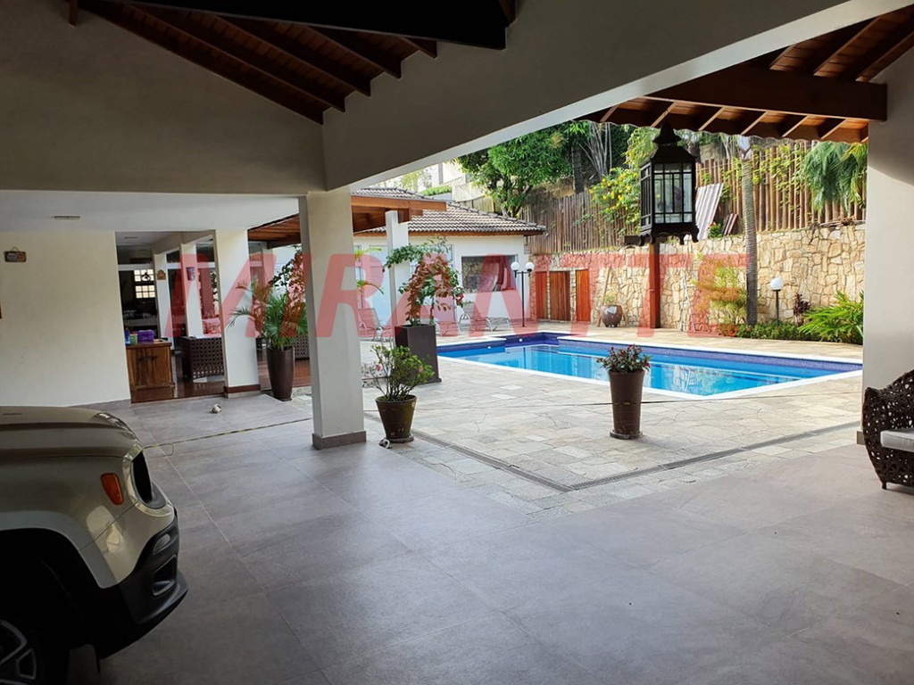 Sobrado de 704m² com 5 quartos em Serra da Cantareira