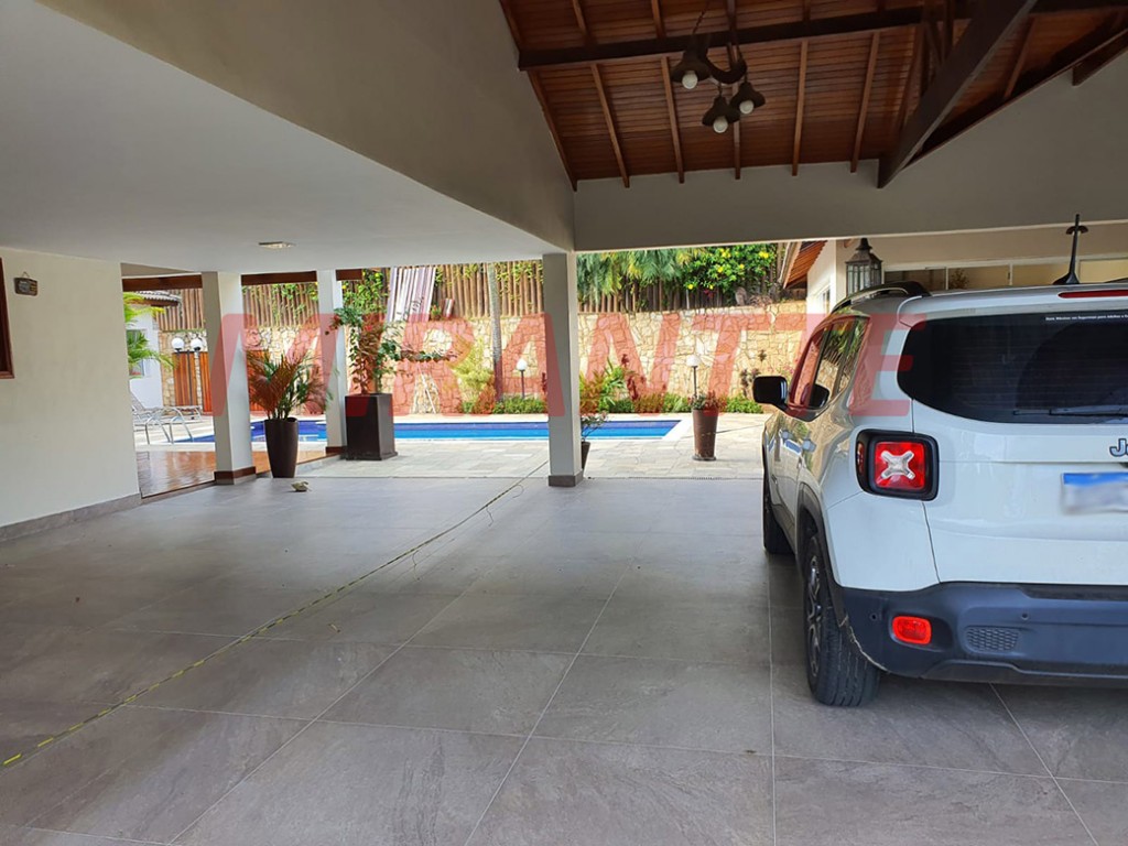 Sobrado de 704m² com 5 quartos em Serra da Cantareira