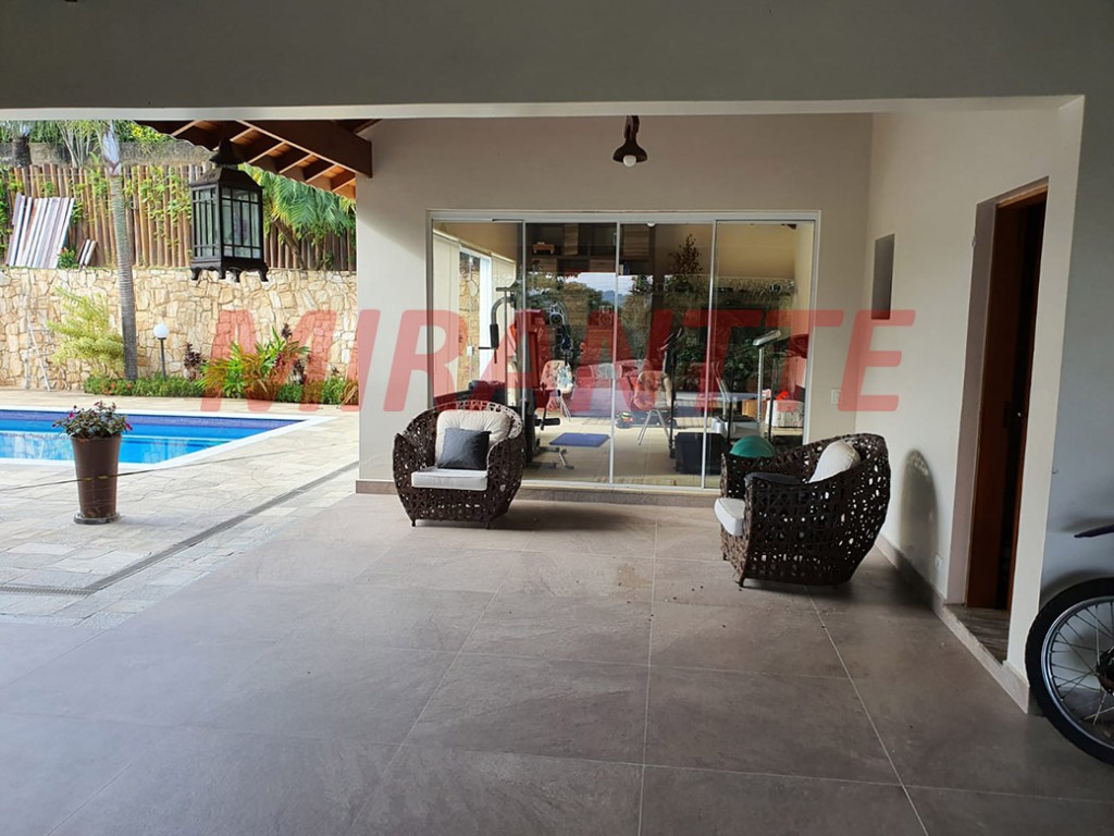 Sobrado de 704m² com 5 quartos em Serra da Cantareira