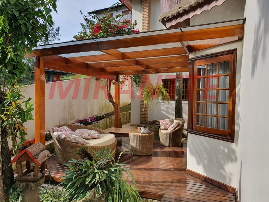 Sobrado de 704m² com 5 quartos em Serra da Cantareira