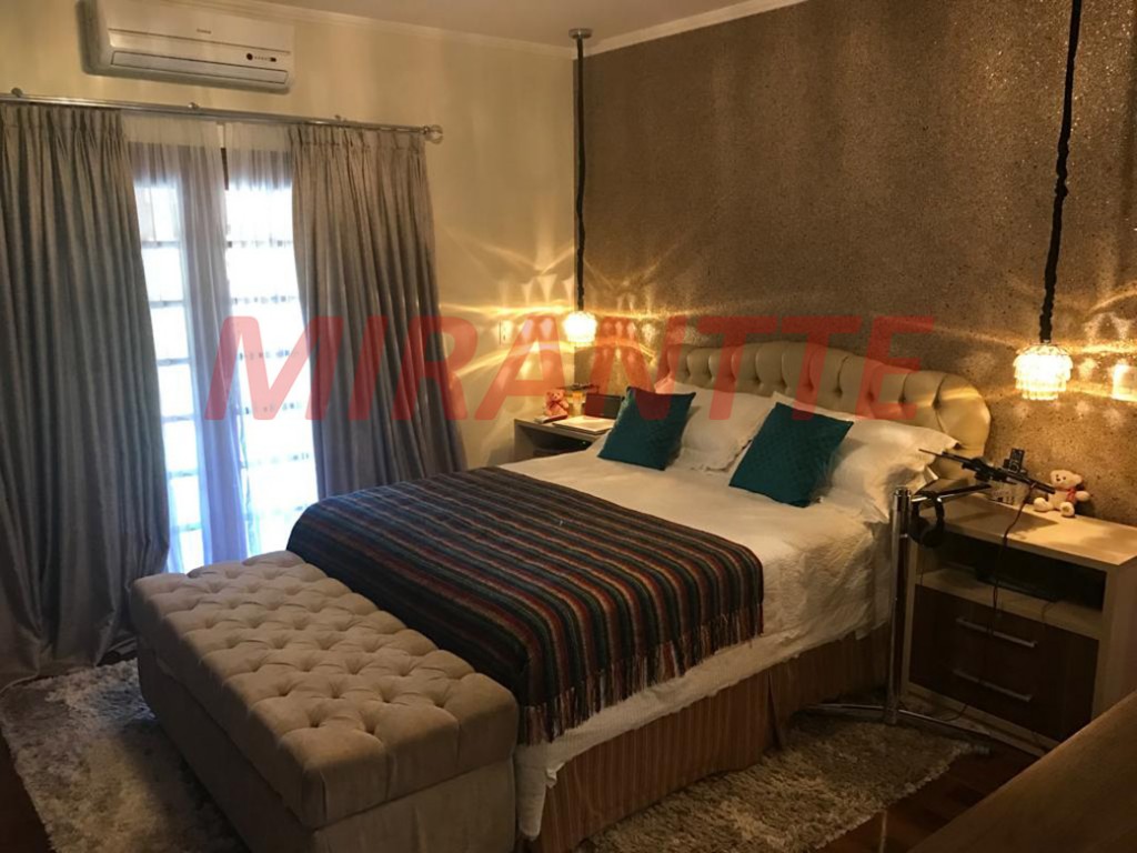 Sobrado de 704m² com 5 quartos em Serra da Cantareira