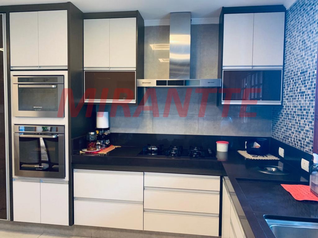 Sobrado de 704m² com 5 quartos em Serra da Cantareira