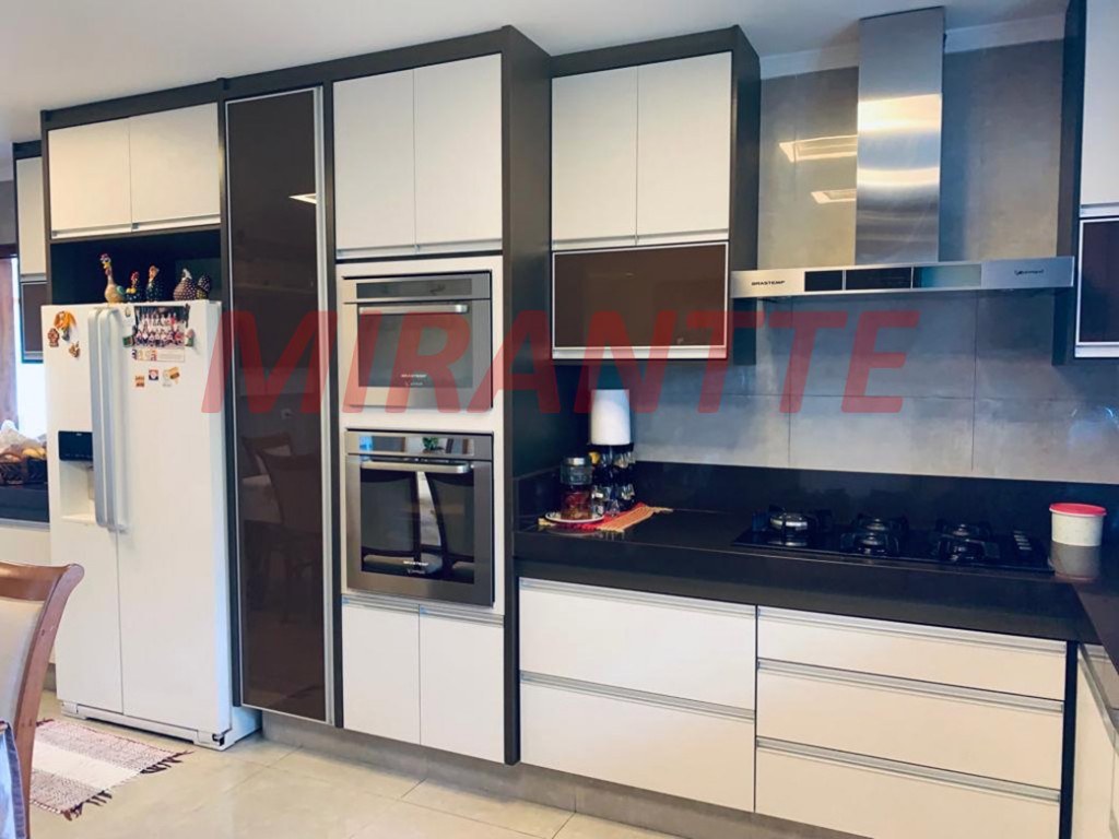 Sobrado de 704m² com 5 quartos em Serra da Cantareira