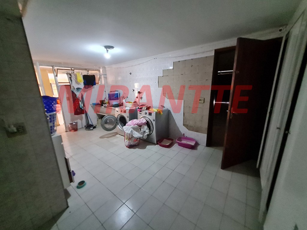 Sobrado de 443m² com 5 quartos em Caxingui