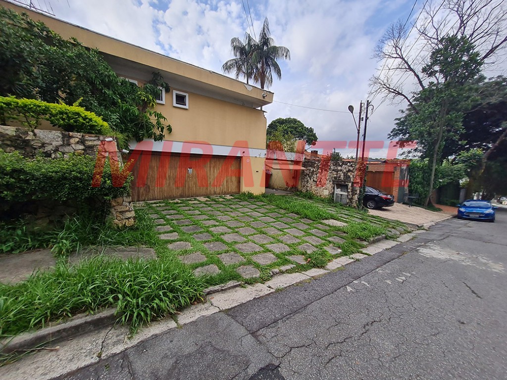 Sobrado de 443m² com 5 quartos em Caxingui