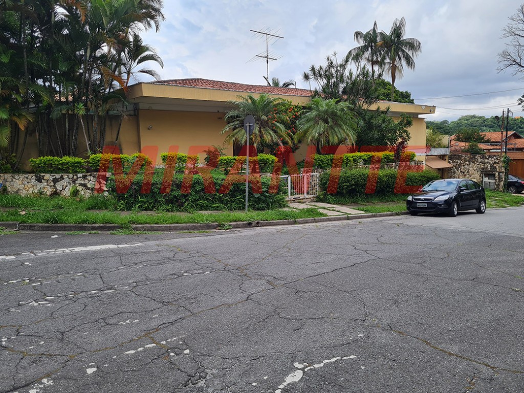 Sobrado de 443m² com 5 quartos em Caxingui
