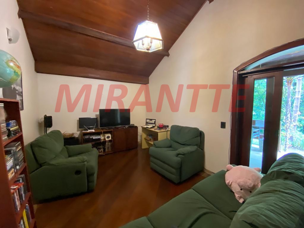 Sobrado de 600m² com 4 quartos em Serra Da Cantareira