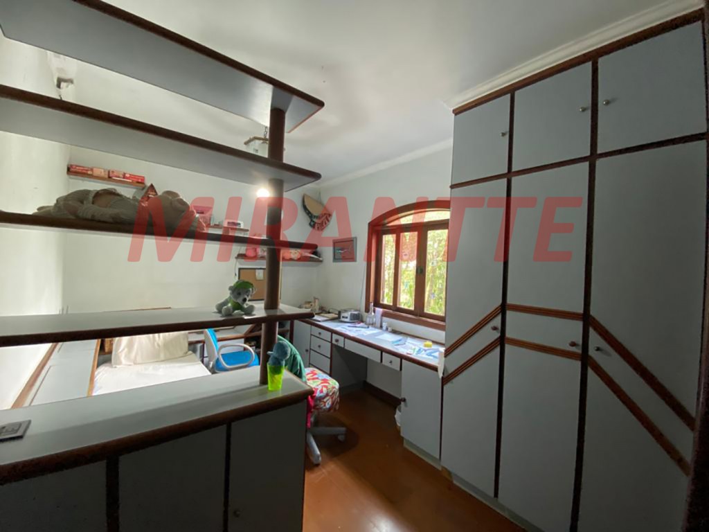 Sobrado de 600m² com 4 quartos em Serra Da Cantareira