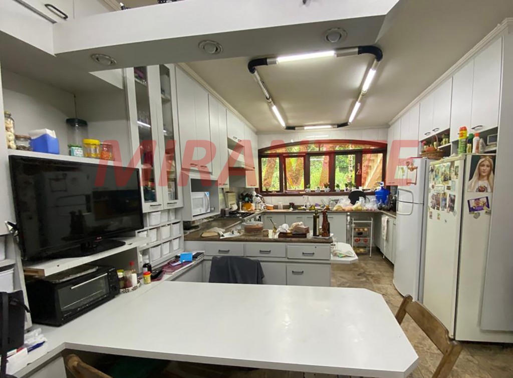 Sobrado de 600m² com 4 quartos em Serra Da Cantareira