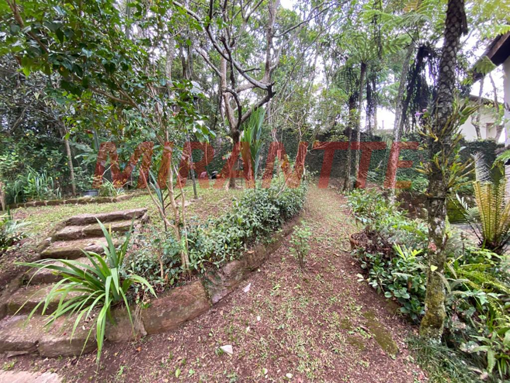 Sobrado de 600m² com 4 quartos em Serra Da Cantareira