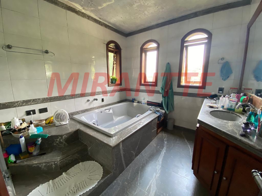 Sobrado de 600m² com 4 quartos em Serra Da Cantareira