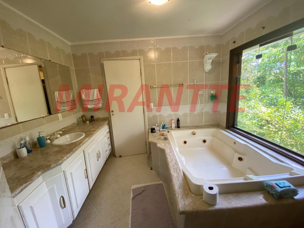 Sobrado de 450m² com 3 quartos em Serra Da Cantareira