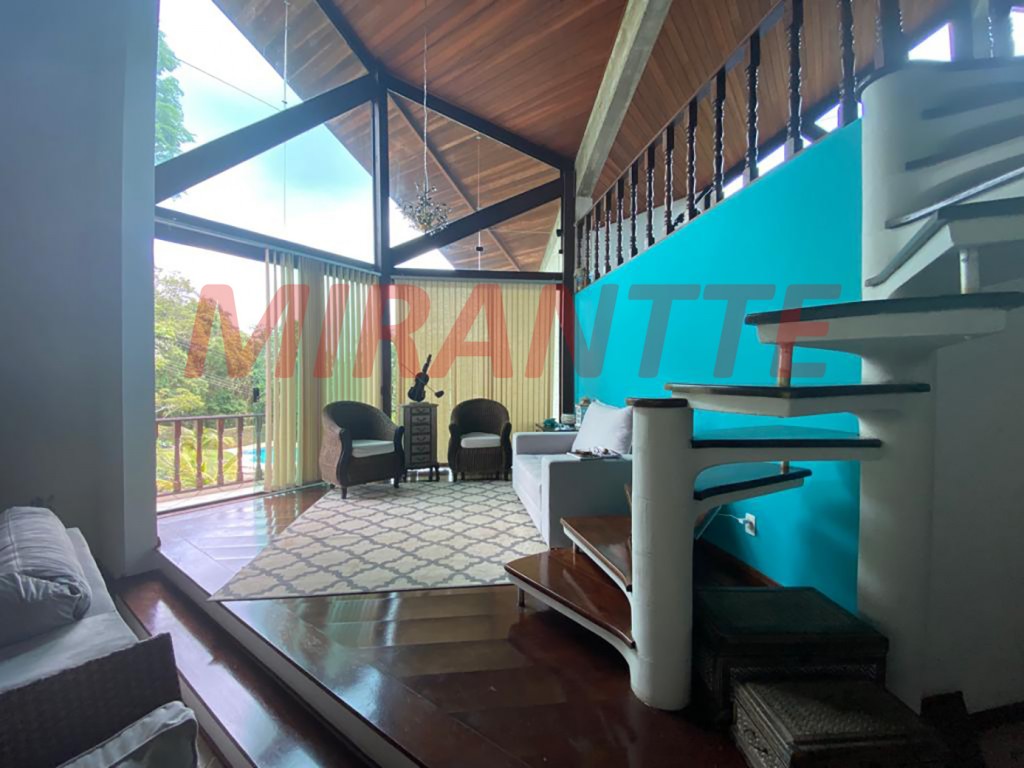 Sobrado de 450m² com 3 quartos em Serra Da Cantareira