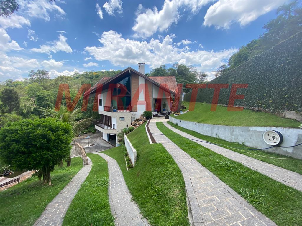 Sobrado de 450m² com 3 quartos em Serra Da Cantareira