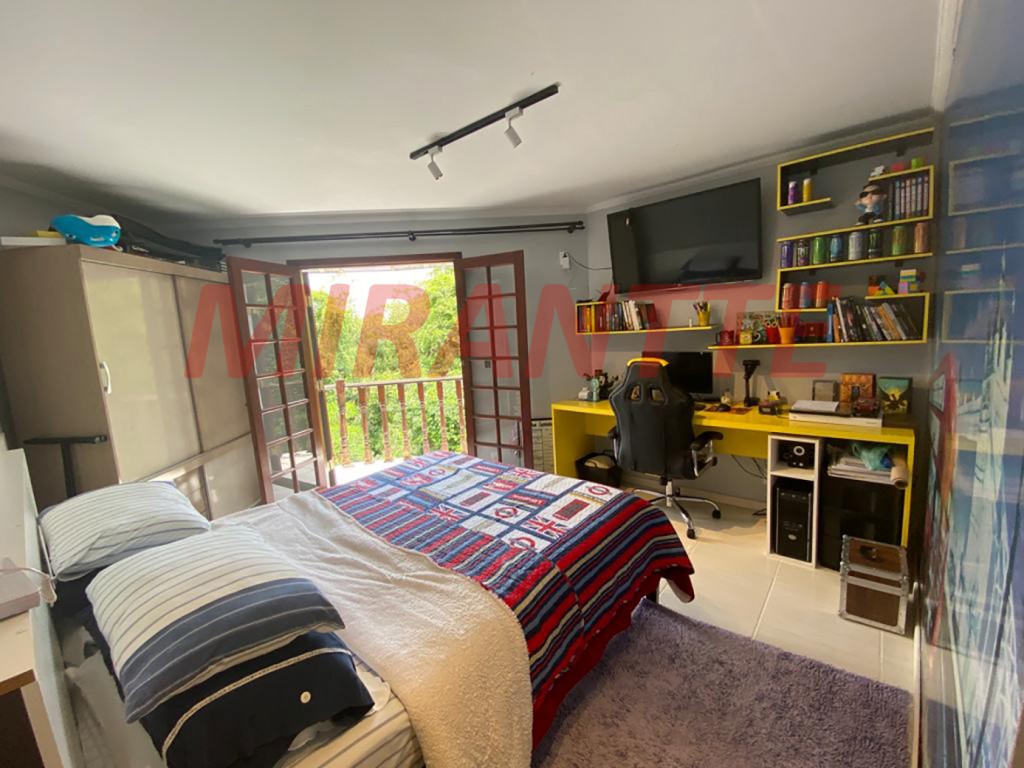 Sobrado de 450m² com 3 quartos em Serra Da Cantareira