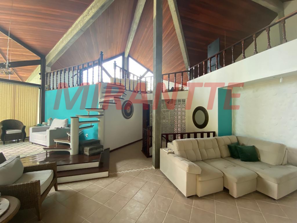 Sobrado de 450m² com 3 quartos em Serra Da Cantareira