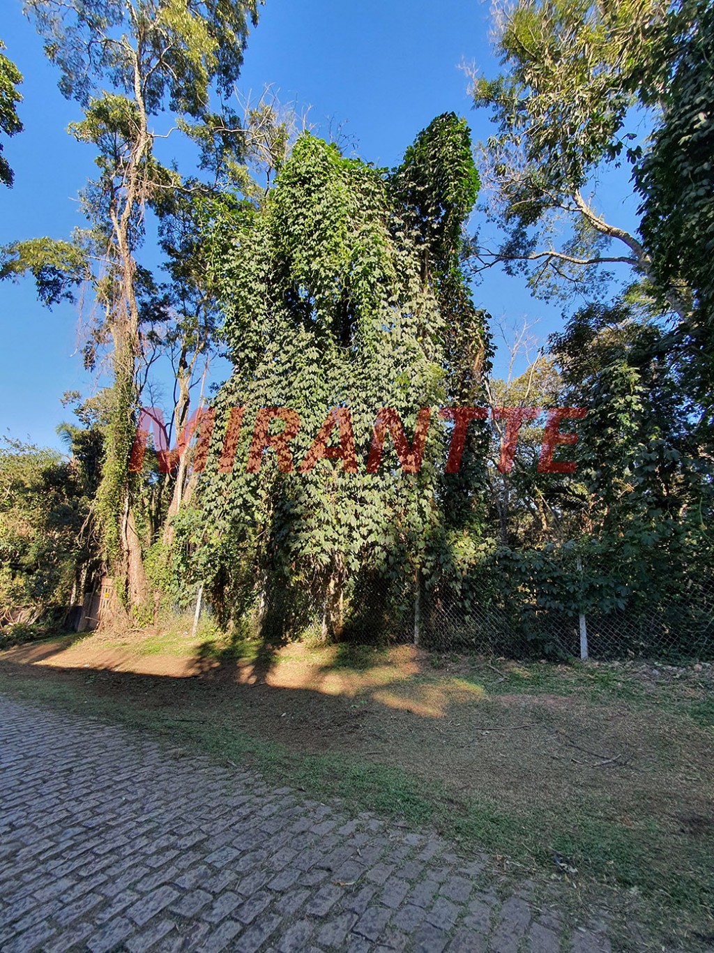 Terreno de 1106m² em Serra Da Cantareira