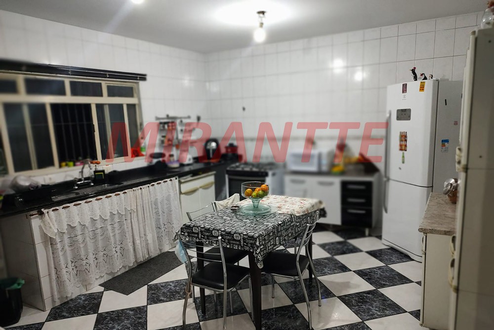 Sobrado de 200m² com 3 quartos em Jardim Guapíra