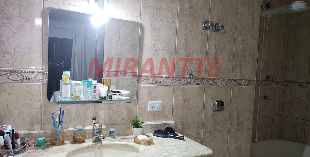 Sobrado de 200m² com 3 quartos em Jardim Guapíra