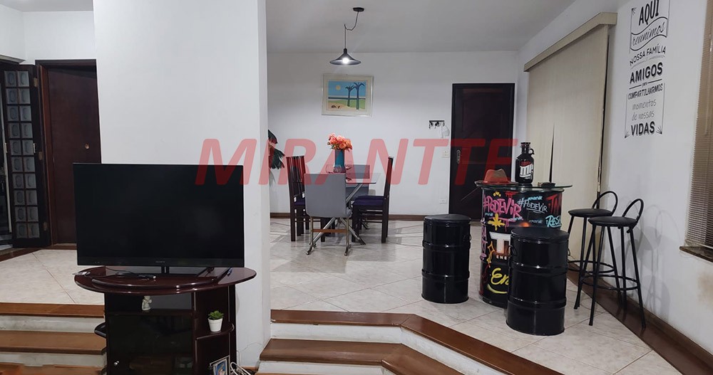 Sobrado de 200m² com 3 quartos em Jardim Guapíra