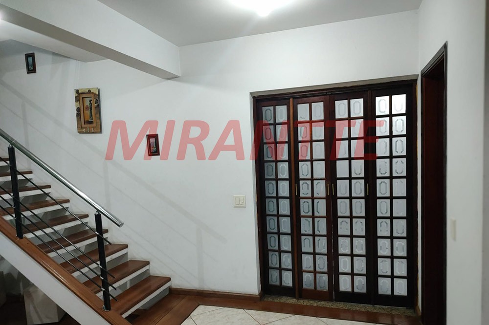 Sobrado de 200m² com 3 quartos em Jardim Guapíra