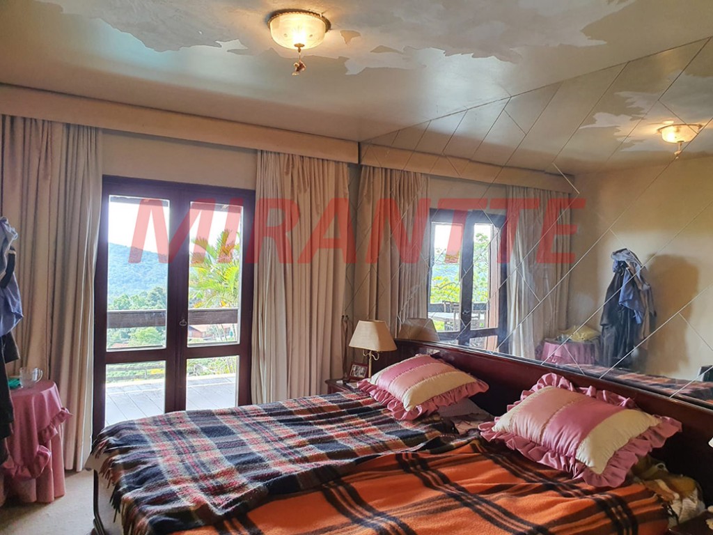 Sobrado de 886m² com 6 quartos em Serra da Cantareira