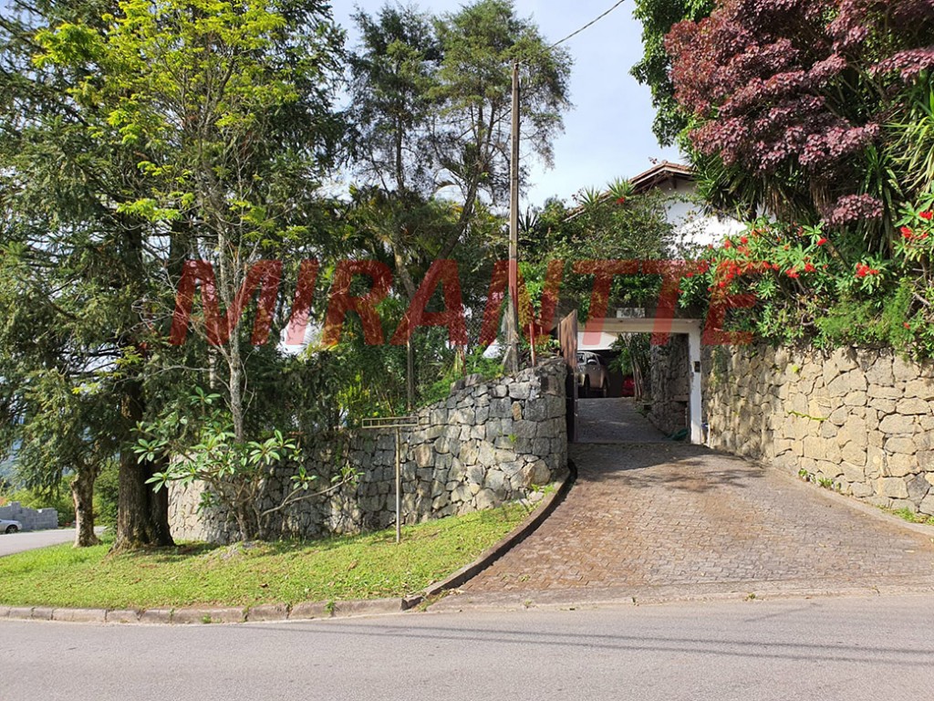 Sobrado de 886m² com 6 quartos em Serra da Cantareira