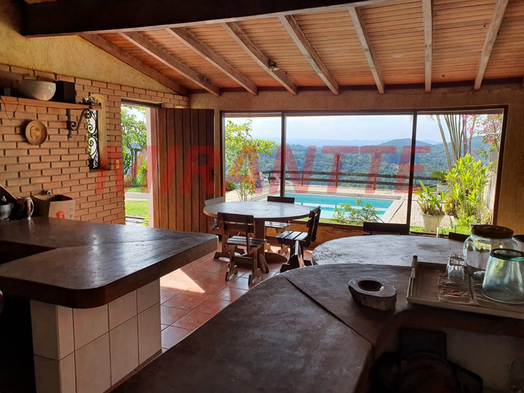 Sobrado de 886m² com 6 quartos em Serra da Cantareira