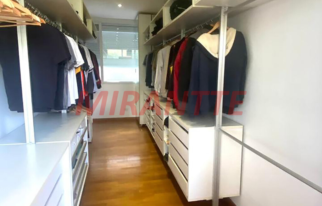 Sobrado de 900m² com 4 quartos em Alphaville