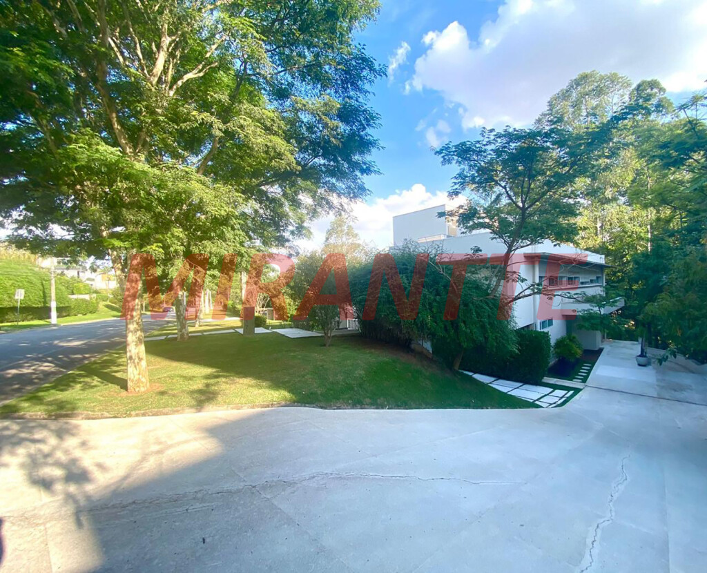 Sobrado de 900m² com 4 quartos em Alphaville