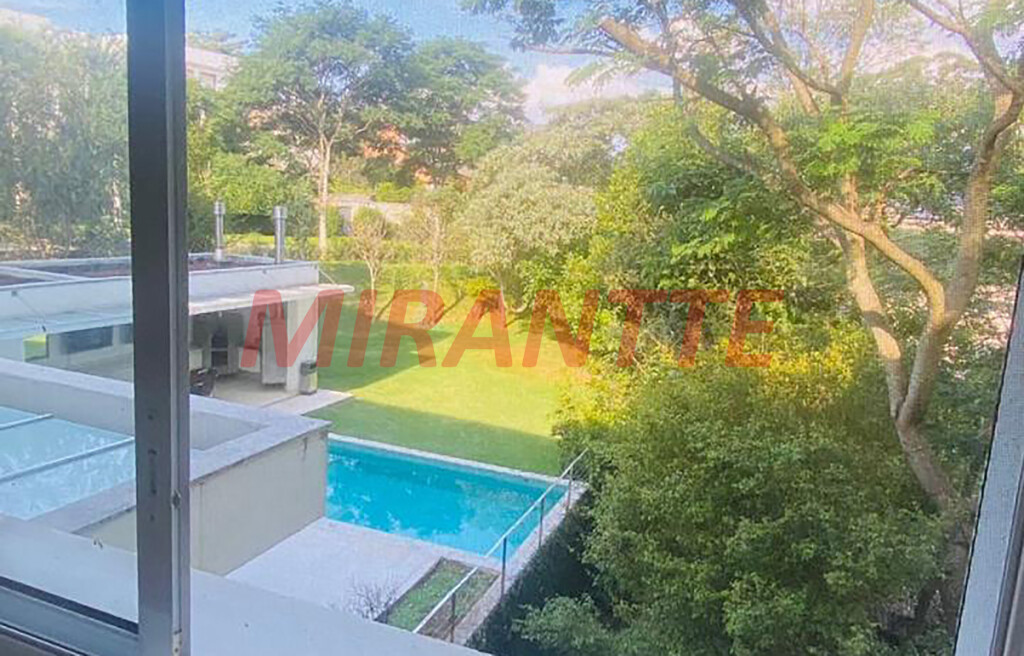 Sobrado de 900m² com 4 quartos em Alphaville