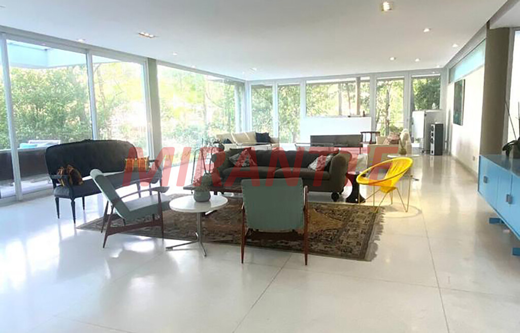 Sobrado de 900m² com 4 quartos em Alphaville