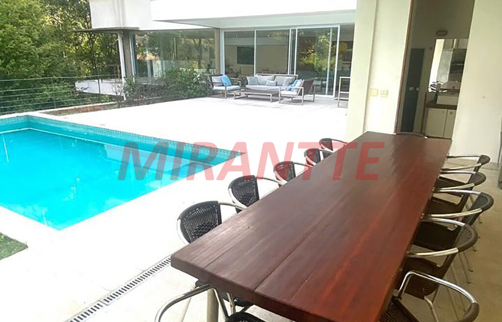 Sobrado de 900m² com 4 quartos em Alphaville