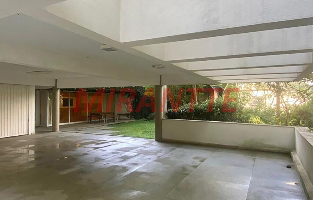 Sobrado de 900m² com 4 quartos em Alphaville
