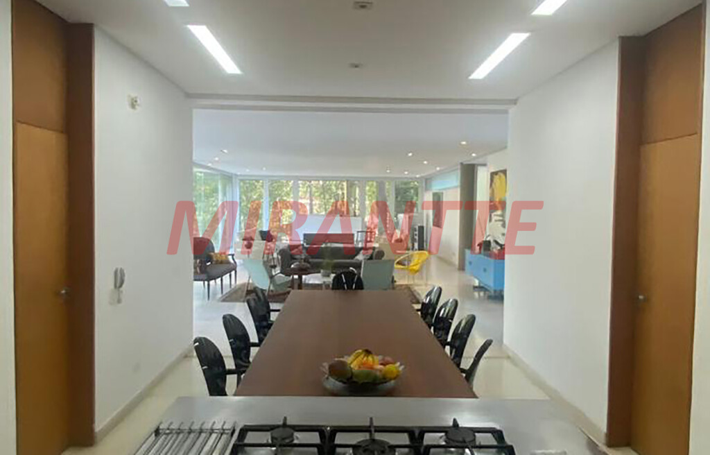 Sobrado de 900m² com 4 quartos em Alphaville