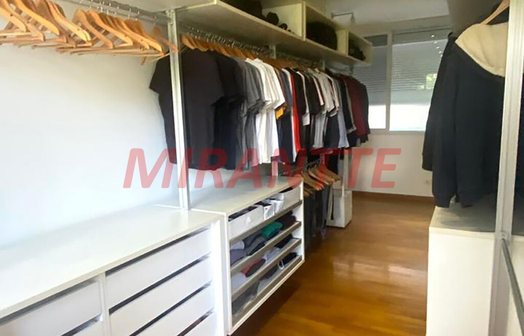 Sobrado de 900m² com 4 quartos em Alphaville