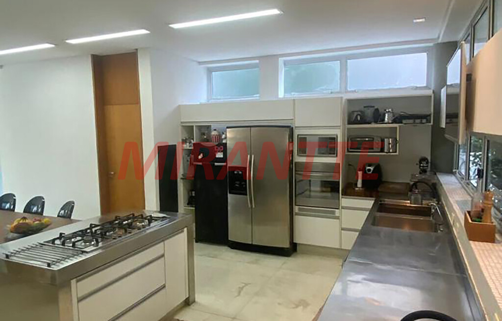 Sobrado de 900m² com 4 quartos em Alphaville