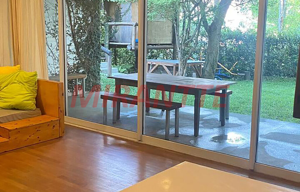 Sobrado de 900m² com 4 quartos em Alphaville