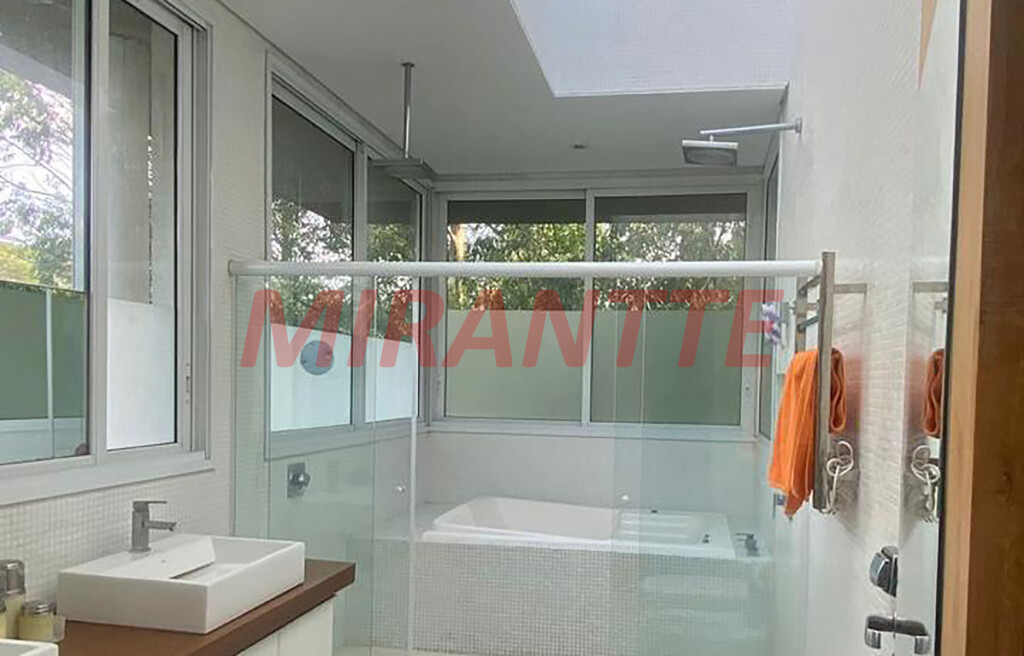 Sobrado de 900m² com 4 quartos em Alphaville