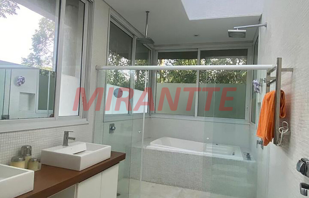 Sobrado de 900m² com 4 quartos em Alphaville