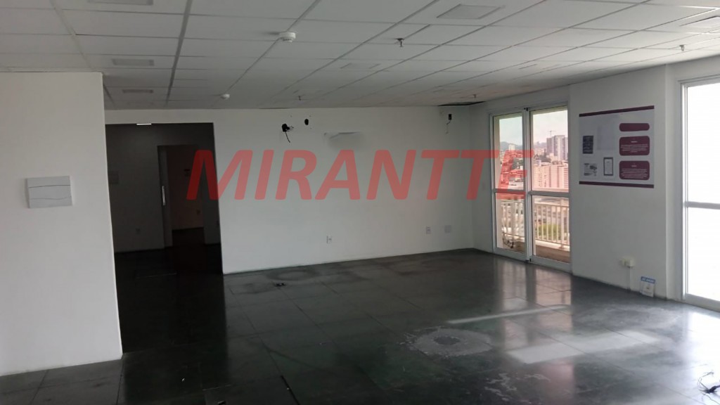 Comercial de 160m² em Limão