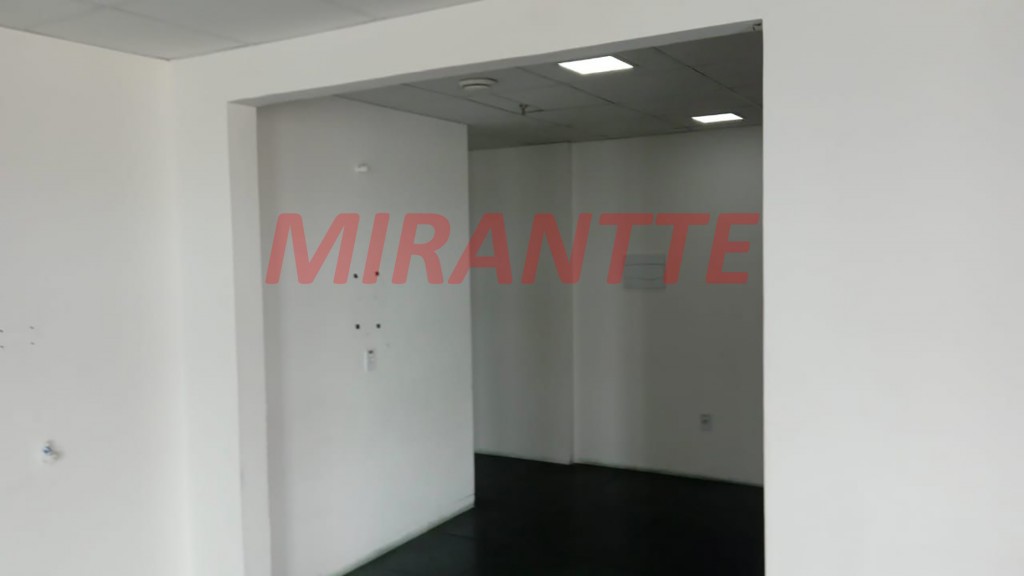 Comercial de 160m² em Limão