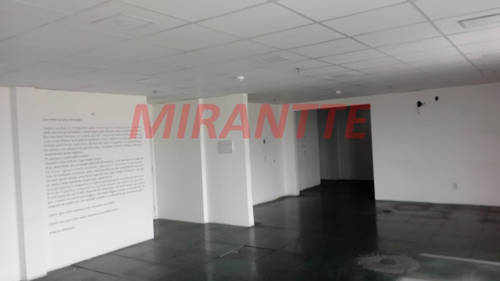 Comercial de 160m² em Limão